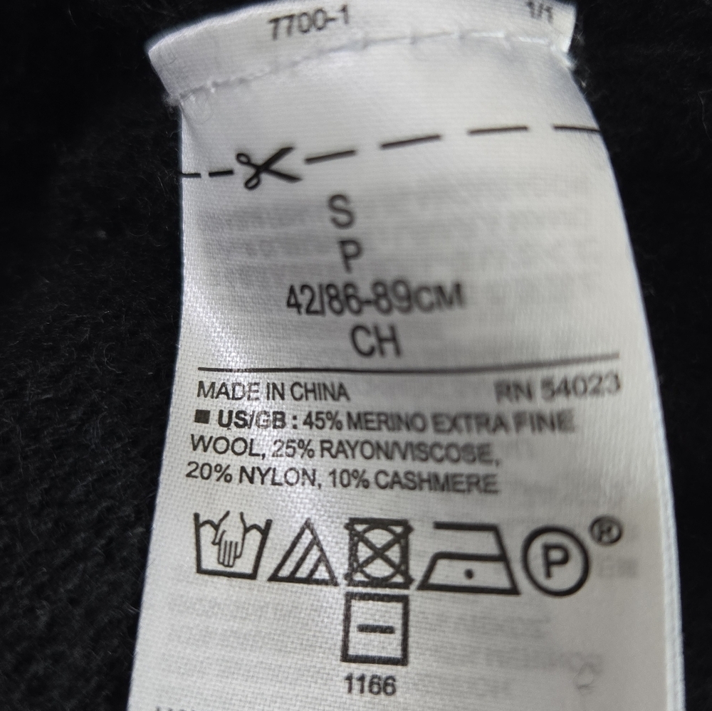 Banana Repuboic Back-button Black V-Neck Sweater - Picture 3 of 4